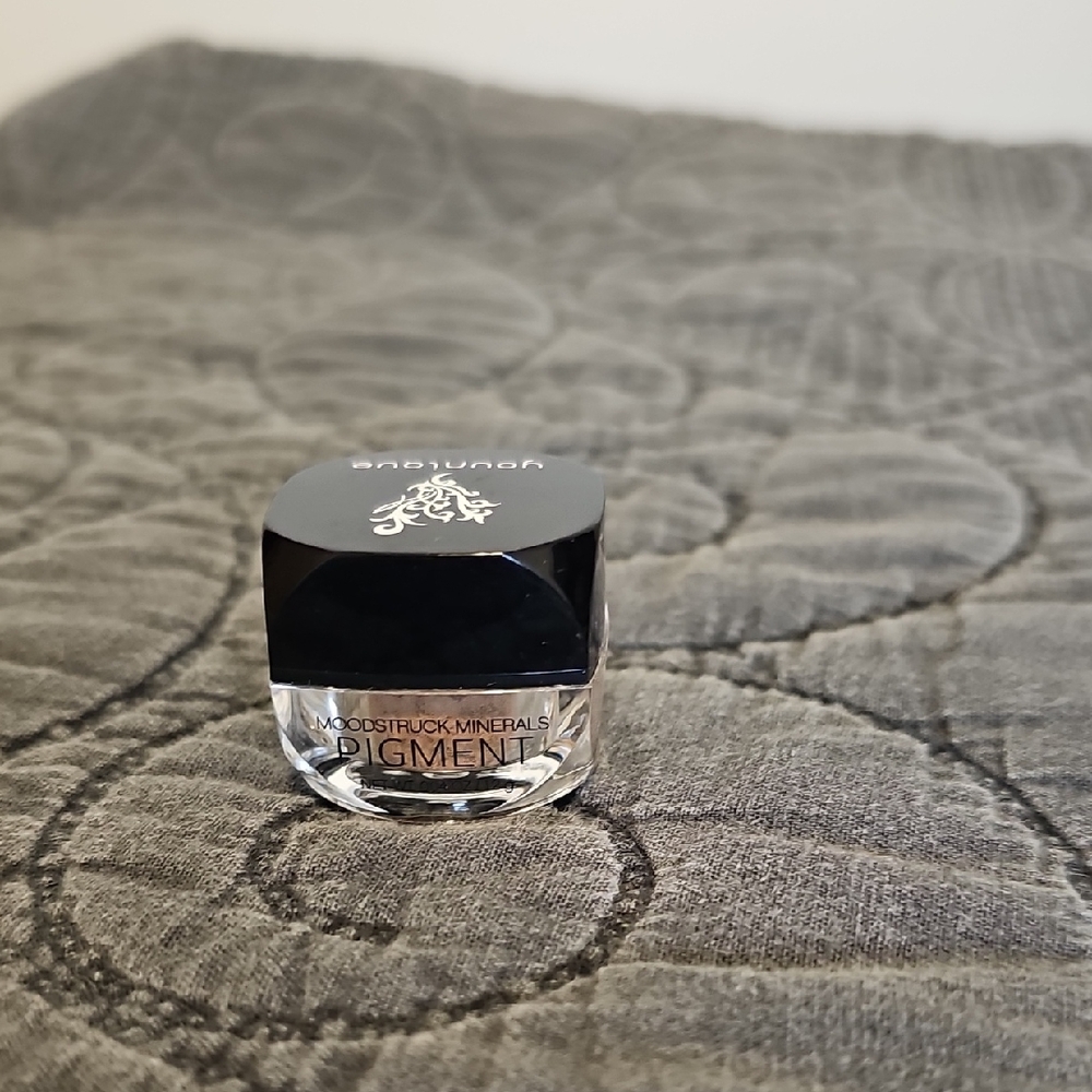 Younique Moodstruck Minerals Pigments - Sleek Black